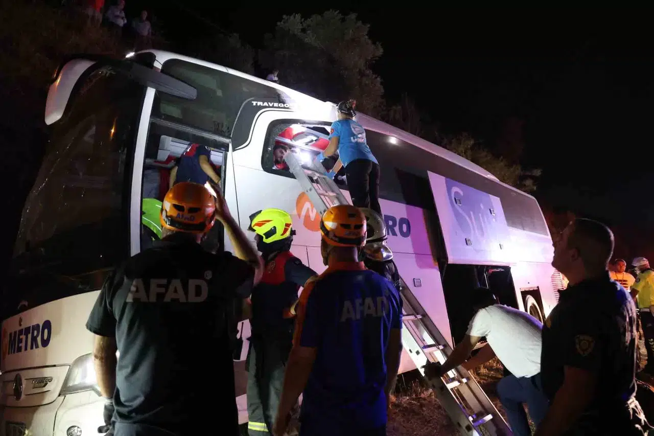Aydın’da Denetimden Çıkan Yolcu Otobüsü Yan Yattı: 1 Meyyit, 10 Yaralı