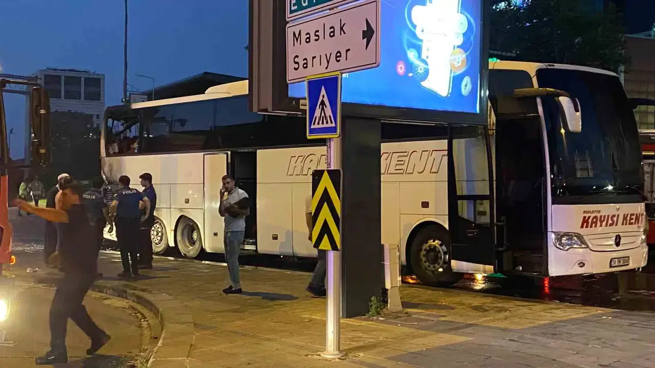 Beşiktaş’ta Şehirlerarası Otobüs Seyir Halindeyken Alev Aldı