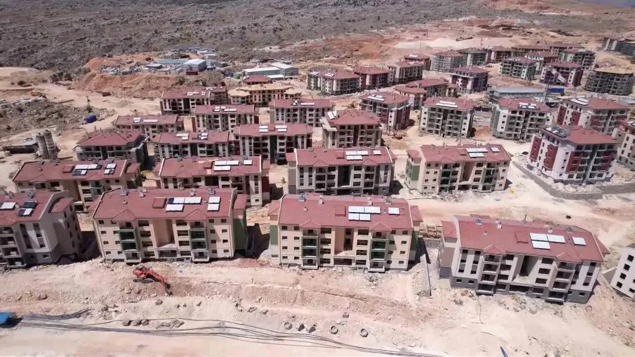 Besni’de Kalıcı Zelzele Konutları Teslim Edilmeye Başlandı