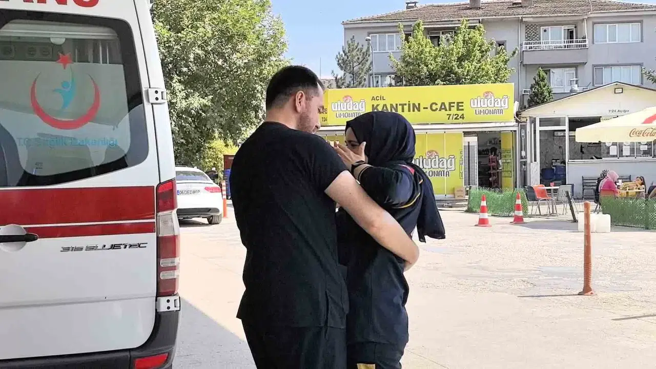 Bursa’da Katliam Üzere Kaza: 2 Ambulans Kamyonet ile Çarpıştı, 7 Kişi Yaralandı