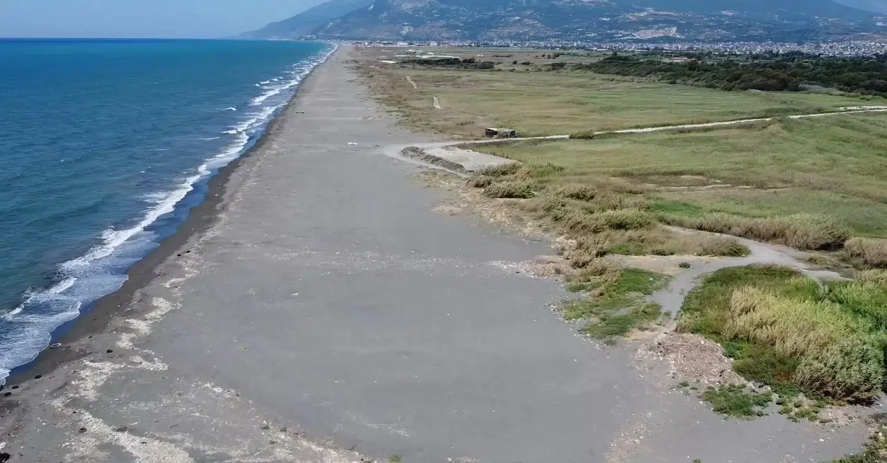 Deniz Kaplumbağalarının Mevte Yürümemesi İçin Erol Öğretmen Nöbette
