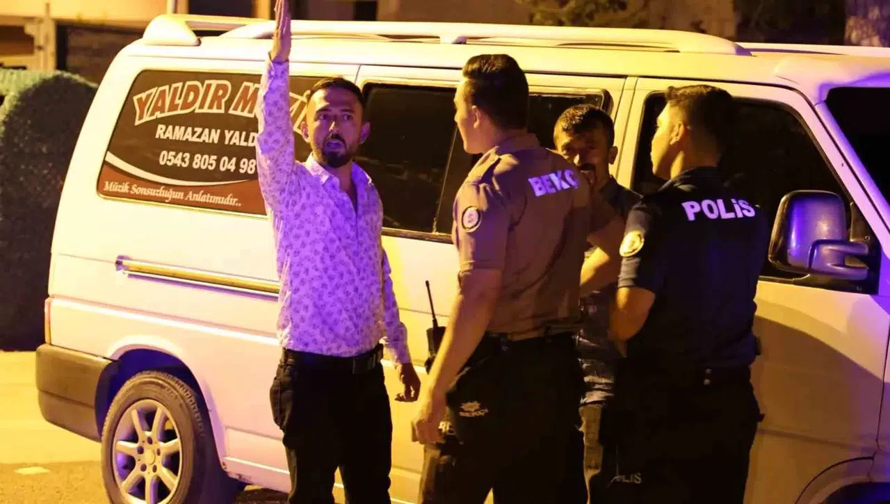 Direksiyon Başında Alkollü Yakalanan Müzisyen: “Zaten Meşhurum Çek”