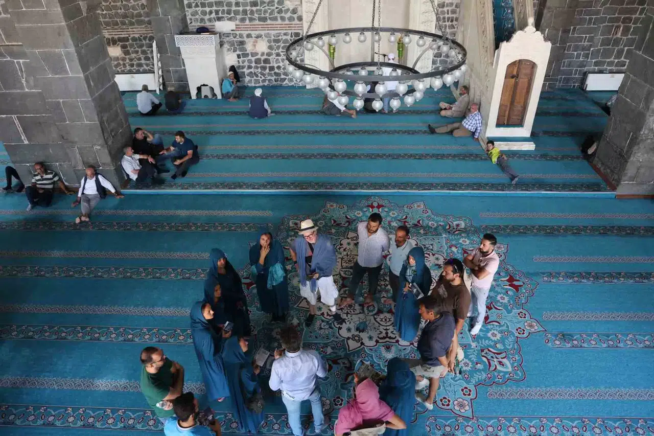 Diyarbakır’da 6 Lisanda İslam’ı Anlatan İstekli Rehber, 5 Yılda 14 Kişinin Müslüman Olduğuna Şahitlik Etti
