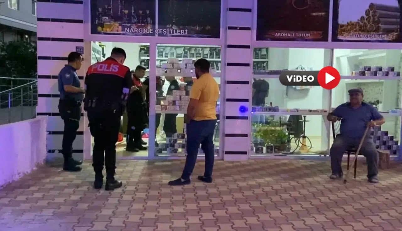 Bıçakla Dükkana Girince İş Yeri Sahibi Silahını Çekti