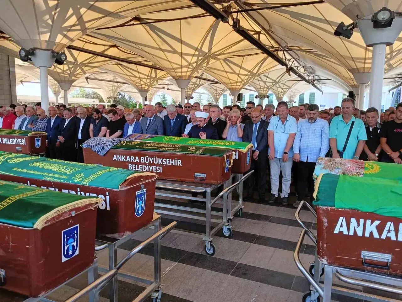 Eski Bakan Şener’in Oğlunun Öldürdüğü Anneannesi Son Seyahatine Uğurlandı
