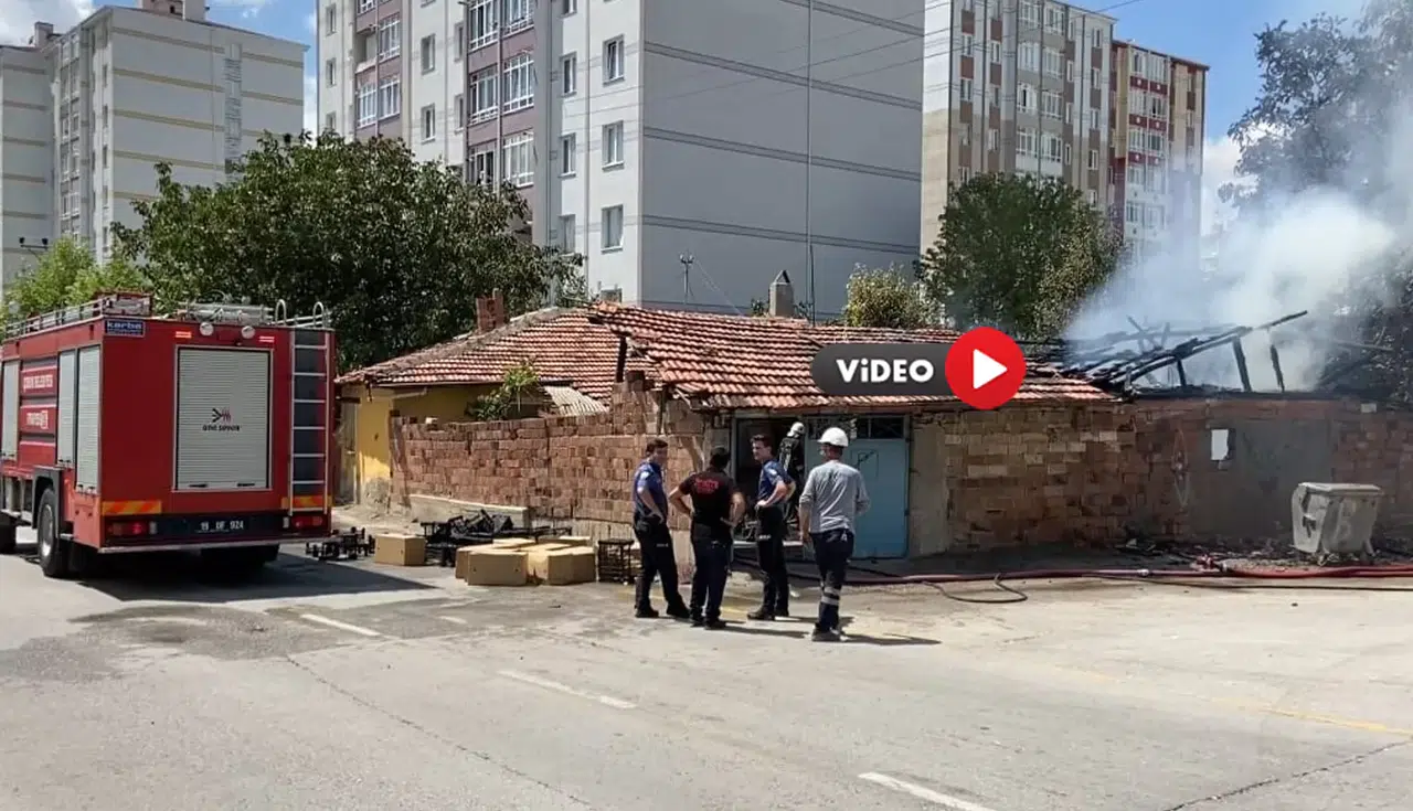 Gecekonduda Çıkan Yangın Korkuttu