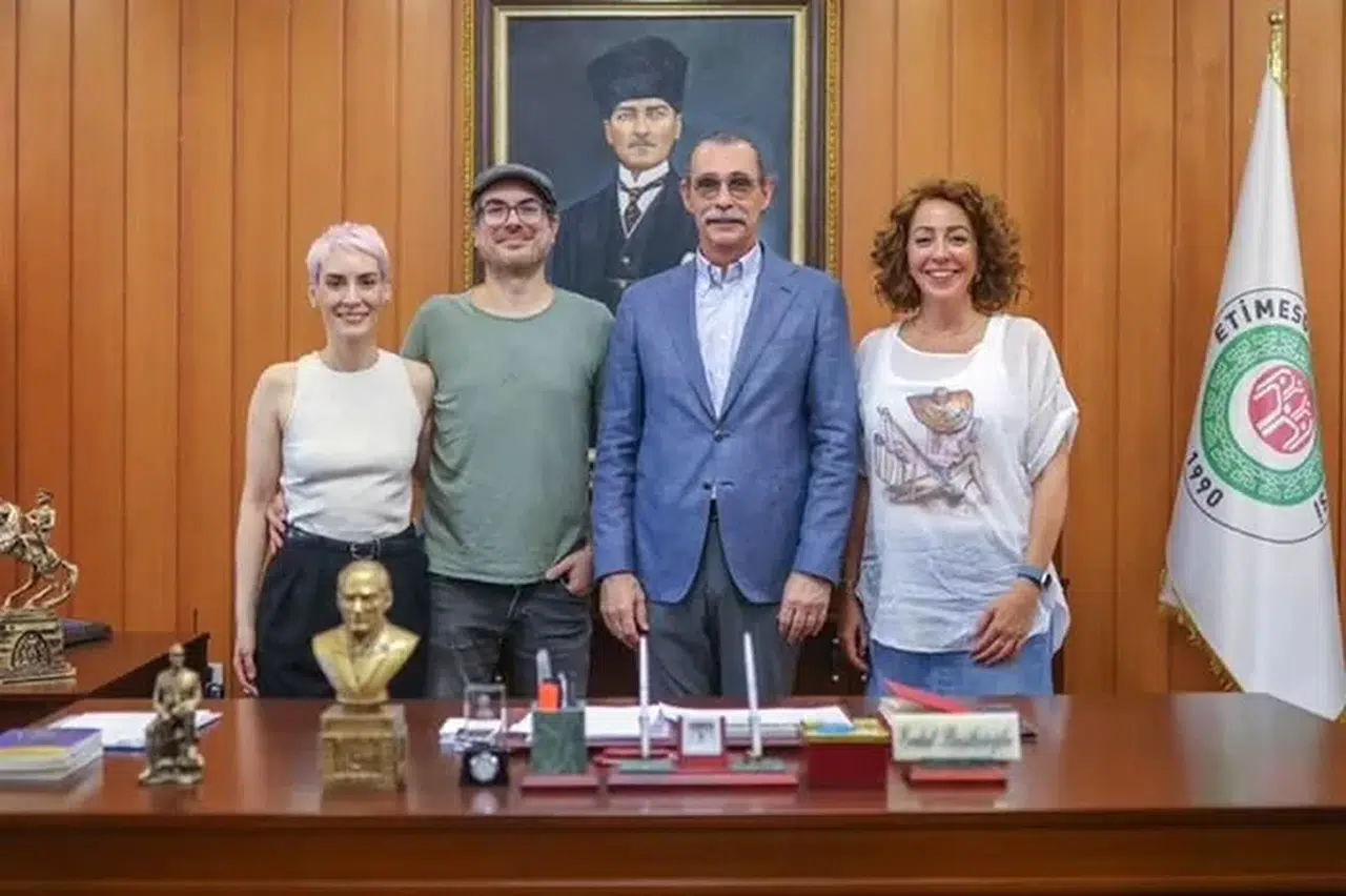 Fransız Dizisinde Ypj’li Teröristi Canlandıran Melisa Sözen ile Paylaşım Yapan Erdal Beşikçioğlu’na Reaksiyon