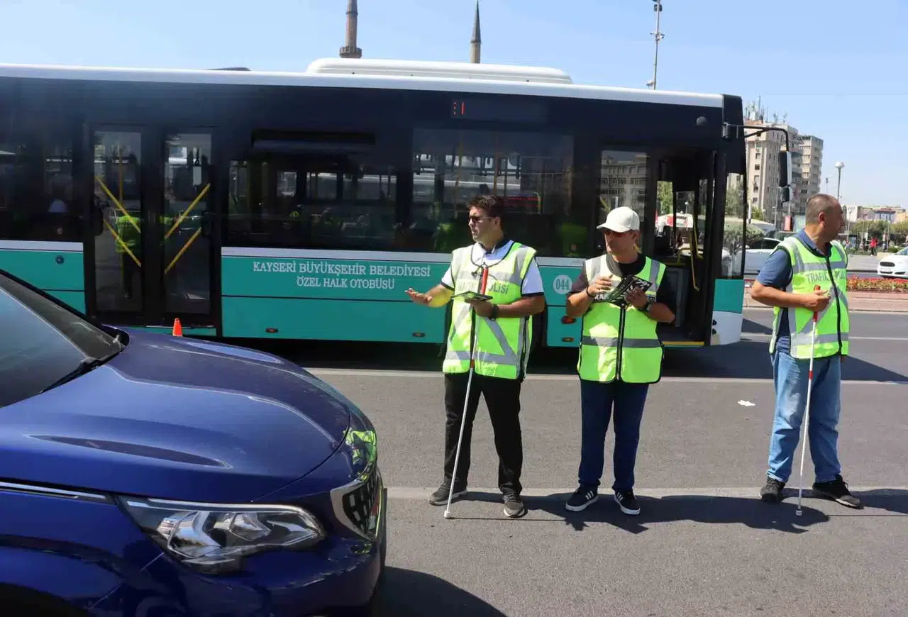 Görme Engelliler Trafik Kontrolü Yaptı, Beyaz Bastona Dikkat Çekti