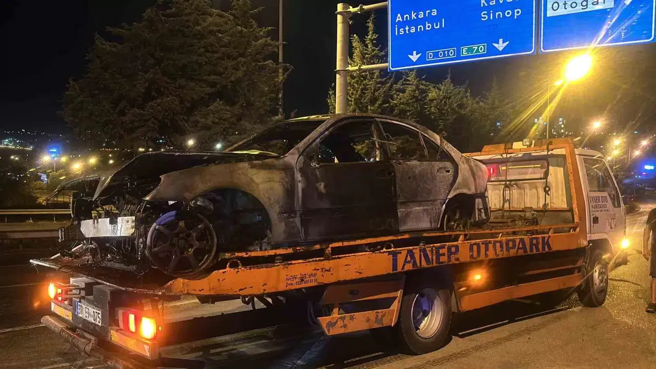 Gurbetçi Ailenin Arabası Alev Alev Yandı