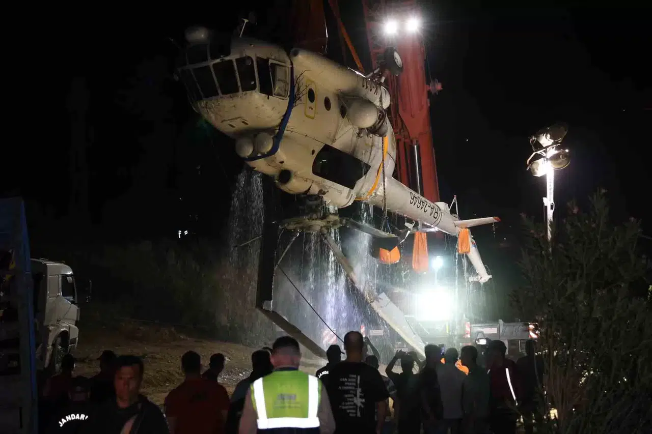 Helikopterin Enkazı Jak ve Sak Timleri Tarafından Muvaffakiyetle Çıkarıldı