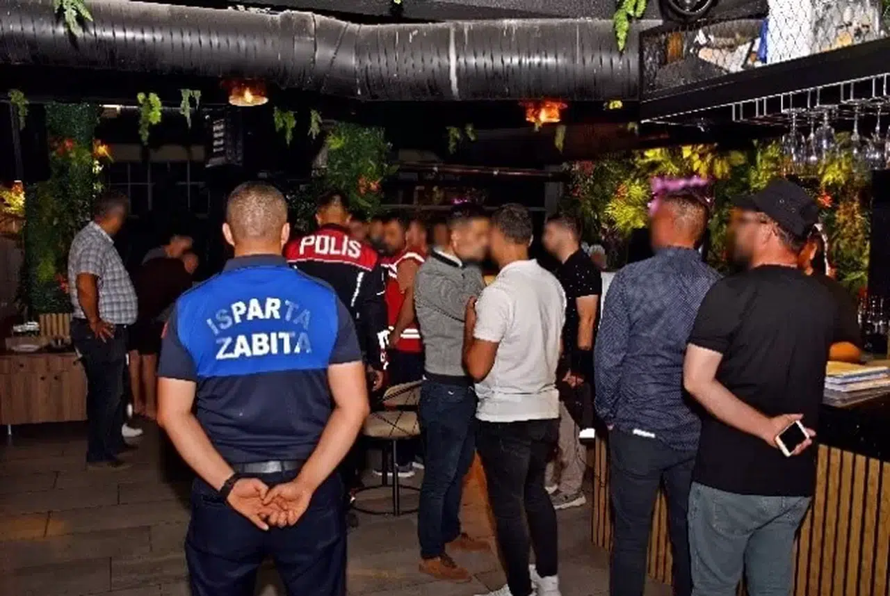Isparta’da Umuma Açık Alkollü 9 İş Yerine Süreç Yapıldı