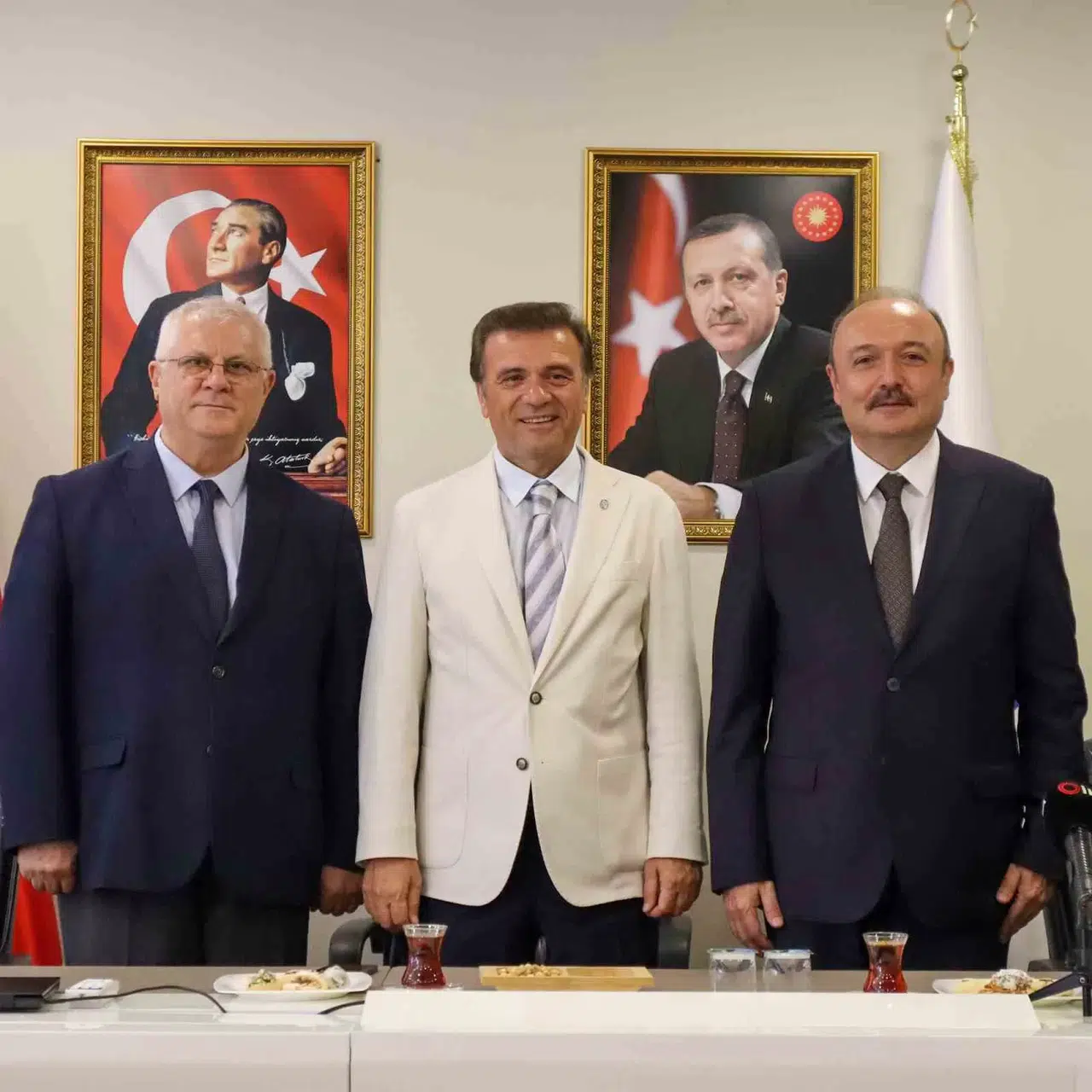 İstanbul Esenyurt Üniversitesi’nde Zaman Teslim Merasimi Yapıldı