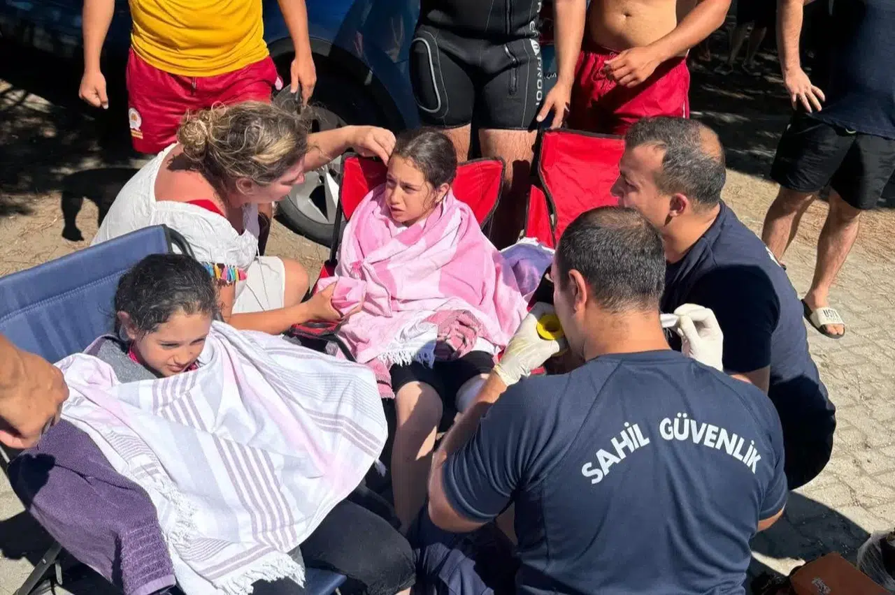Karadeniz’de Can Pazarı: 5 Kişilik Aile Kurtarıldı, 6 Kişilik Kurtarma Takımı Yaralandı