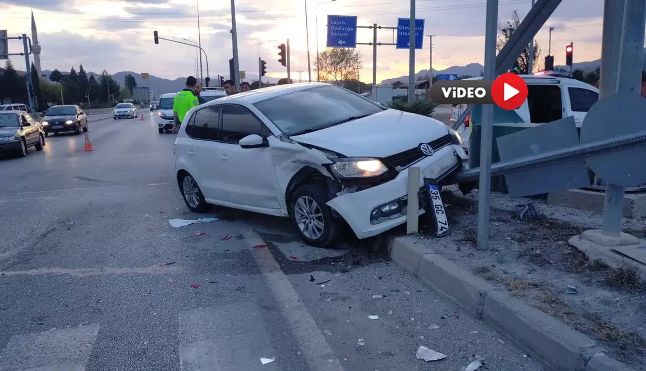 Kırmızı Işık İhlali Kazaya Neden Oldu