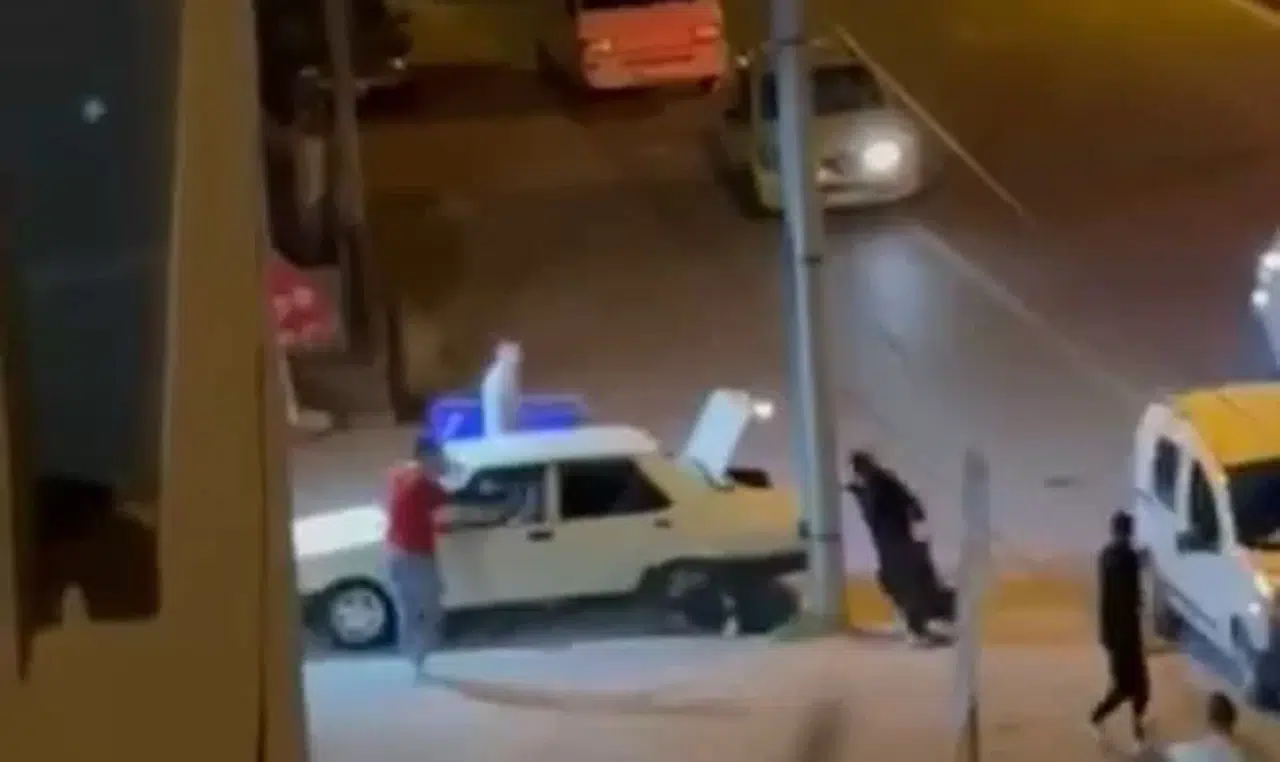 Konya’da Anne ve Kızı Sokak Ortasında Silahlı Hücuma Uğradı... O Anlar Kamerada