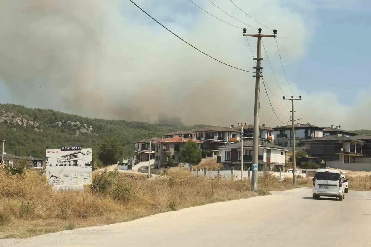 Muğla’da Dev Yangın Bulutları Gökyüzünü Kapladı