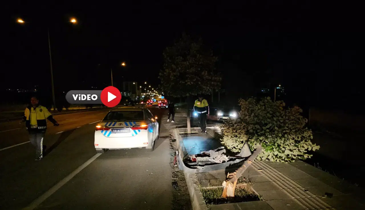 Otomobil Devrildi: 2 Kişi Yaralandı