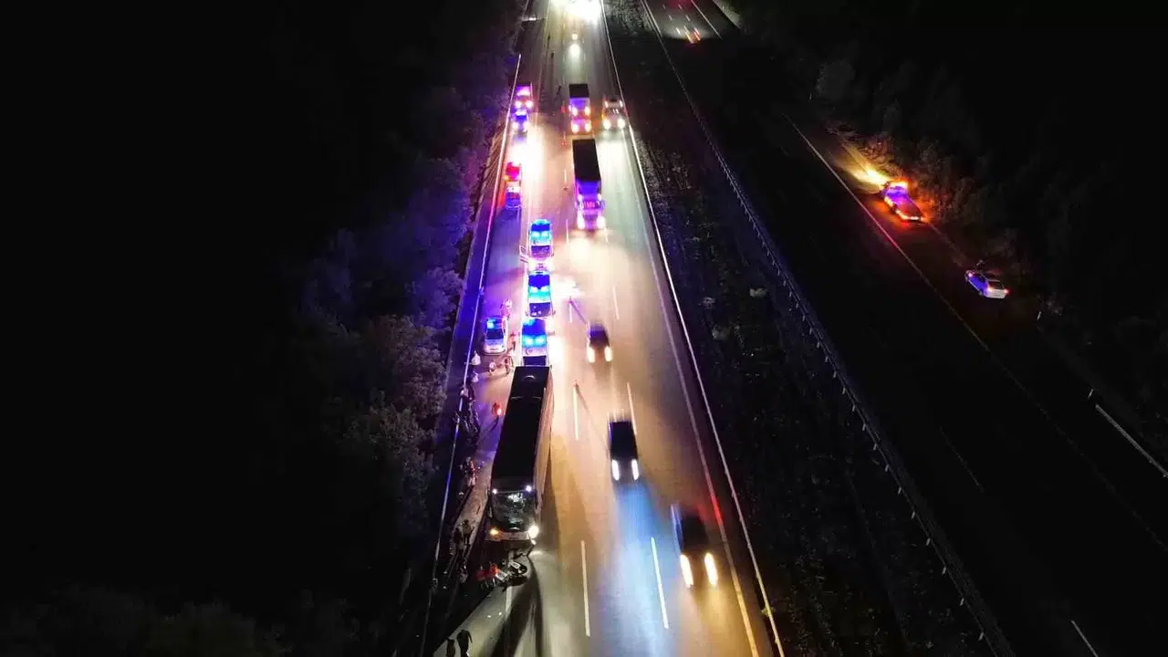 Otobüs Tıra Geriden Çarptı: 25 Yaralı