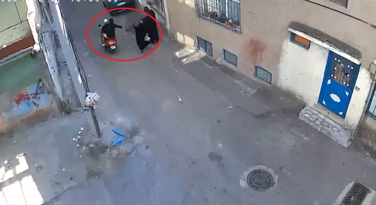 (Özel) Bursa’da Sinema Üzere Olay.. Çantayı Kapkaç Yaptılar, Bu türlü Yakalandılar