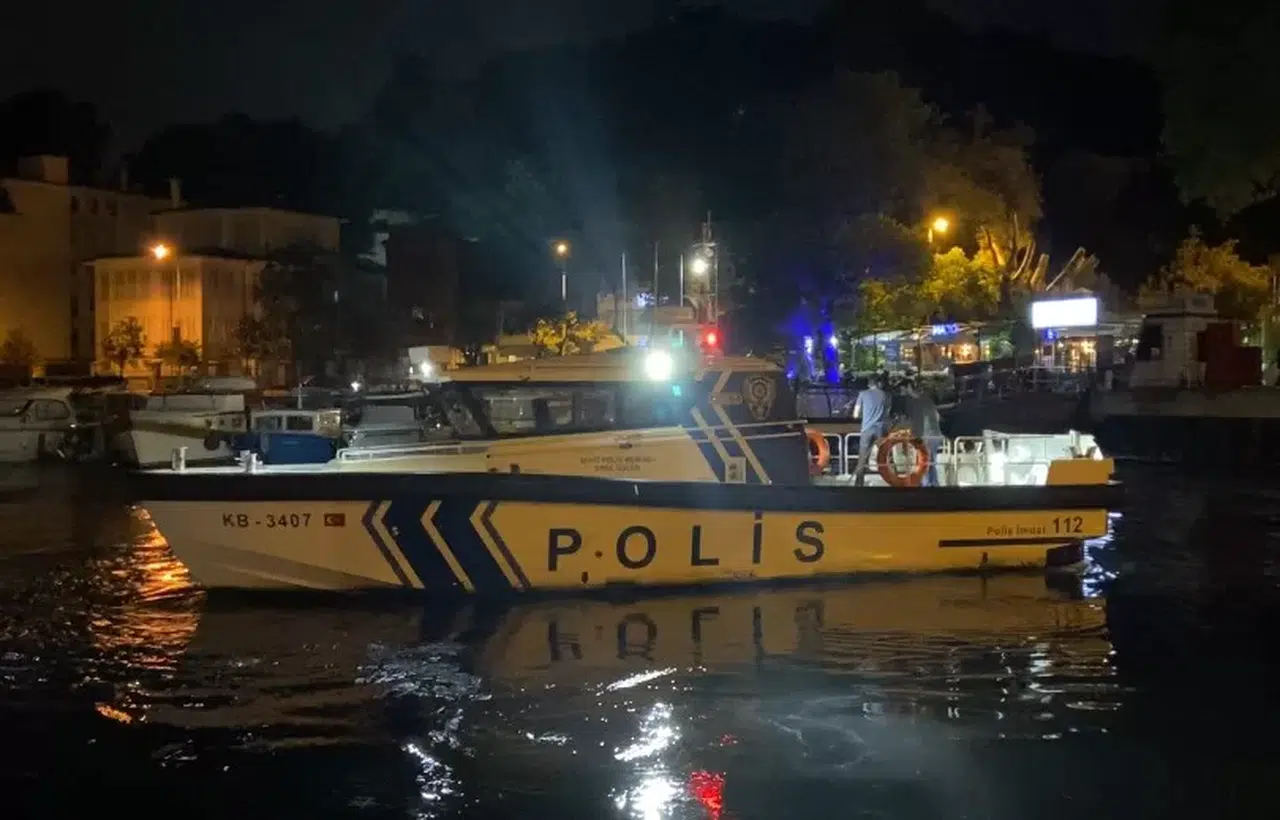 Sarıyer’de 4 Kişinin İçinde Olduğu Tekne Battı: 3 Kişi ve 1 Köpek Yüzerek Kurtuldu, 1 Kişi Kayıp