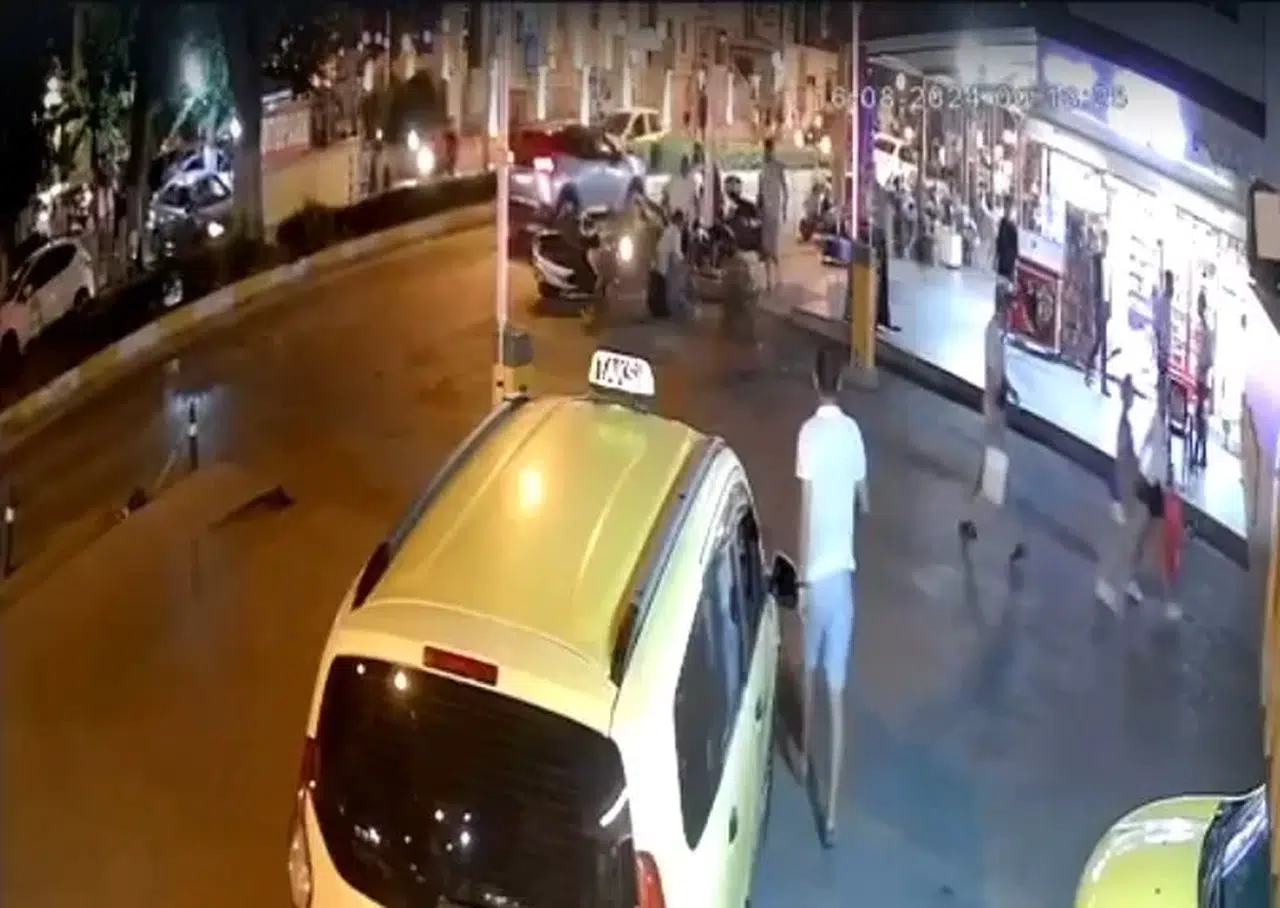 Soyguncuyu Üzerine Atlayıp Etkisiz Hale Getirdi: O Anlar Kamerada