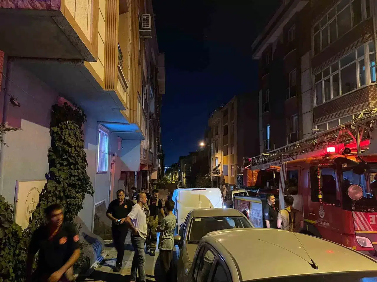 Sultangazi’de Anaokulunda Yapılan Böcek İlaçlaması Bina Sakinlerini Etkiledi: 4’ü Çocuk 9 Kişi Zehirlendi