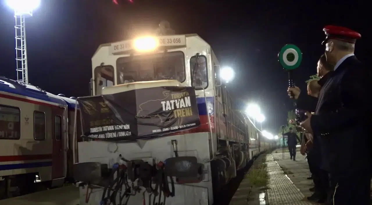 Turistik Tatvan Treni İkinci Seferinde Tatvan’a Ulaştı