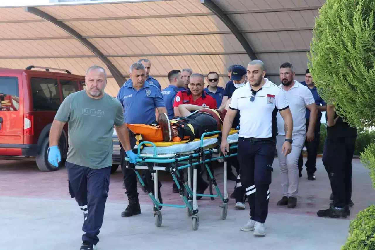 Üçüncü Kattan Tabana Çakılan Asansördeki 4 Kişi Yaralandı