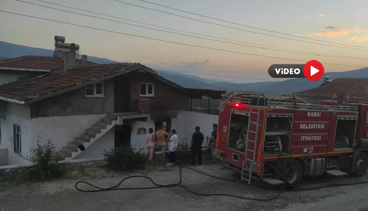 Müstakil Evde Yangın Çıktı, Küle Döndü