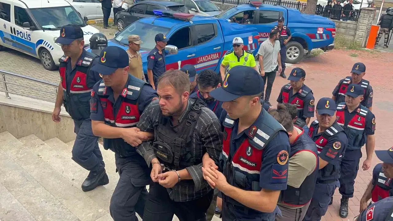 3 Akrabasını Bıçaklayarak Öldürüp Yayla Meskenini Ateşe Veren Şahsın Mahkemedeki Sözü Ortaya Çıktı