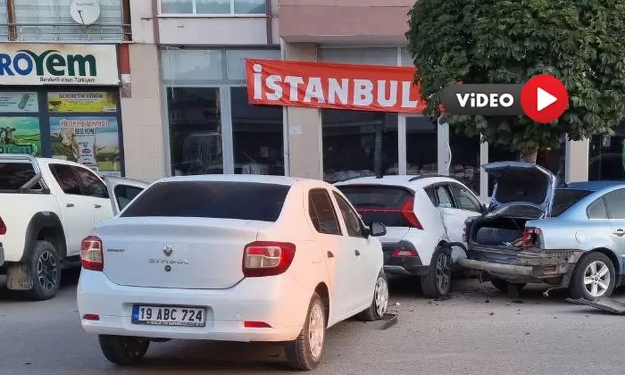 Park Halindeki Üç Araca Çarptı