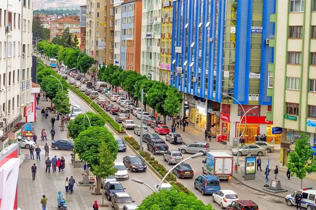 Gazi Caddesi Trafiğe Kapandı
