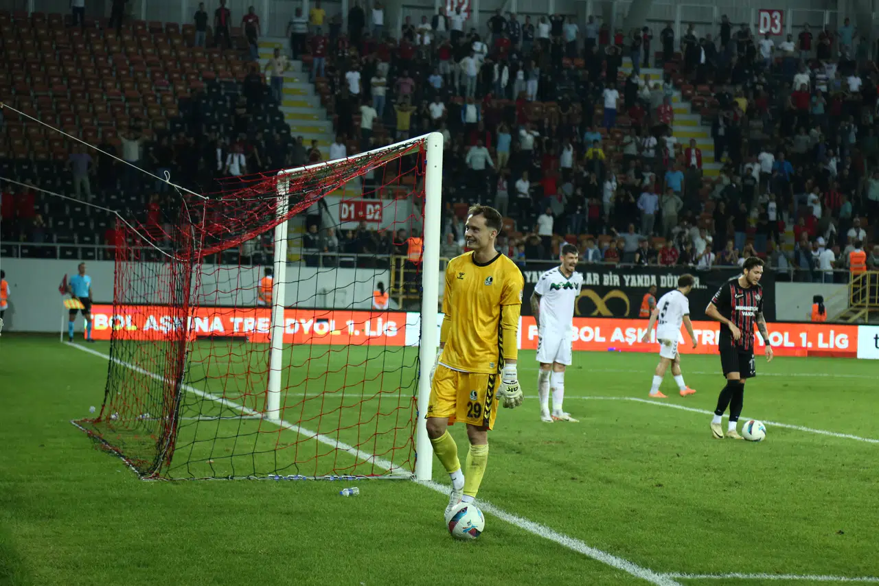 Maçın Oyuncusu Jakub Szumski Oldu