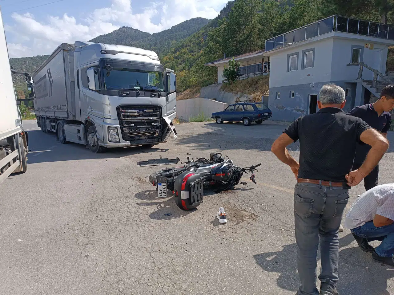 Tır’la Motosiklet Çarpıştı: Bir Yaralı
