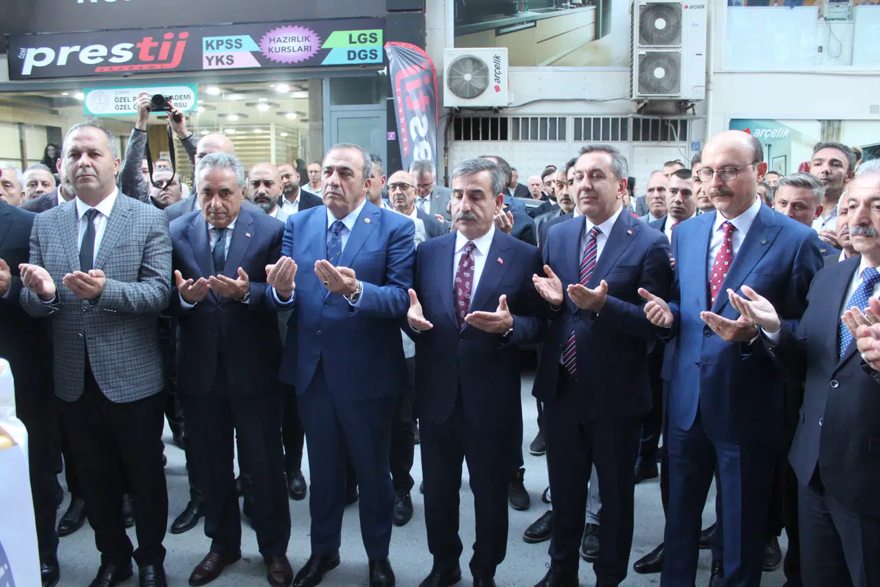 Türkiye Kamu-Sen’in Yeni Hizmet Binası Açıldı