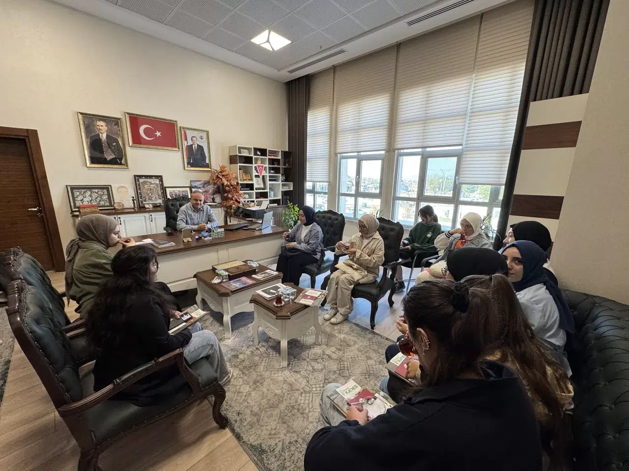Üniversite Öğrencilerinin İlk Durağı Belediye Oldu