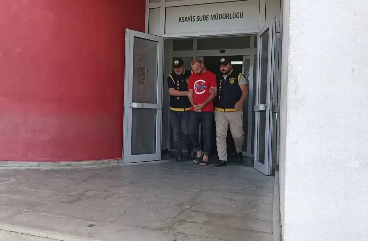 Adana’da Birçok Farklı Cürümden Aranan 1’i Bayan 3 Hükümlü Yakalandı