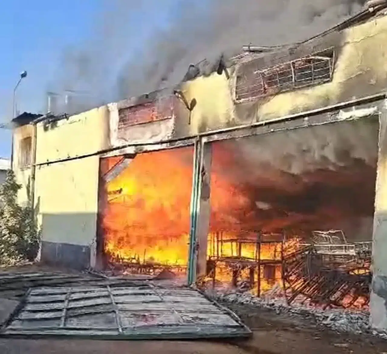 Adana’da Keresteciler Sitesi’nde Yangın Çıktı