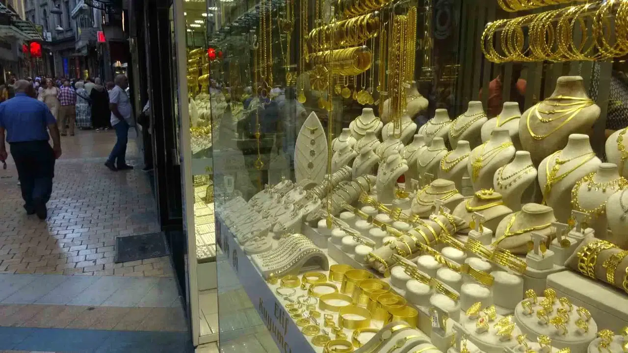 Altın Yükselişini Sürdürüyor