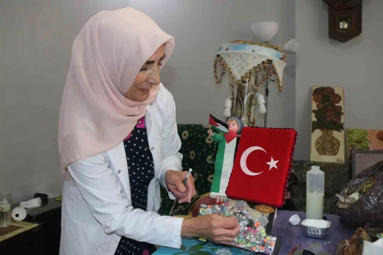 Atık Materyalleri Sanat Yapıtına Dönüştürüyor
