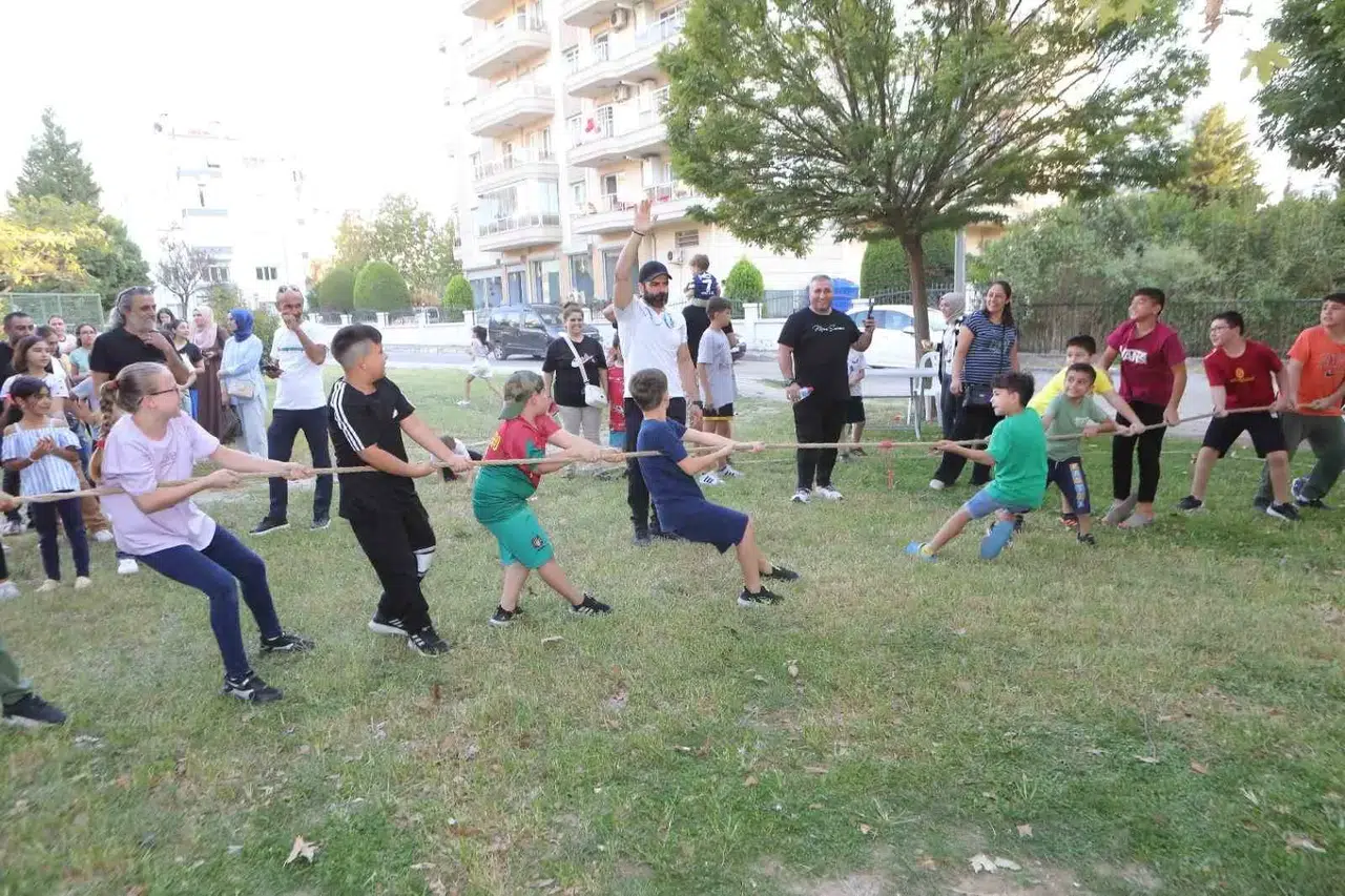 Bayraklı’da Çocuklar Şenlikte Buluştu