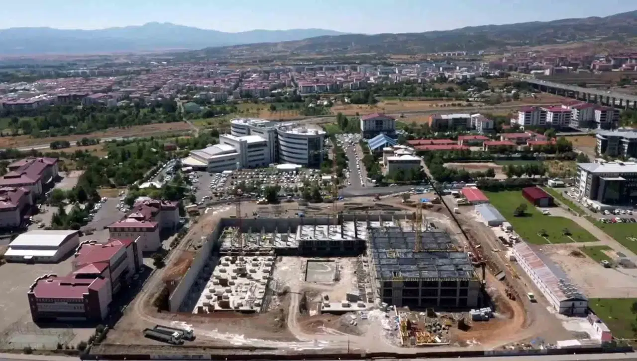 Bingöl’de 269 Adet Sismik İzolatörün Kullanıldığı 500 Yataklı Hastane Yükseliyor