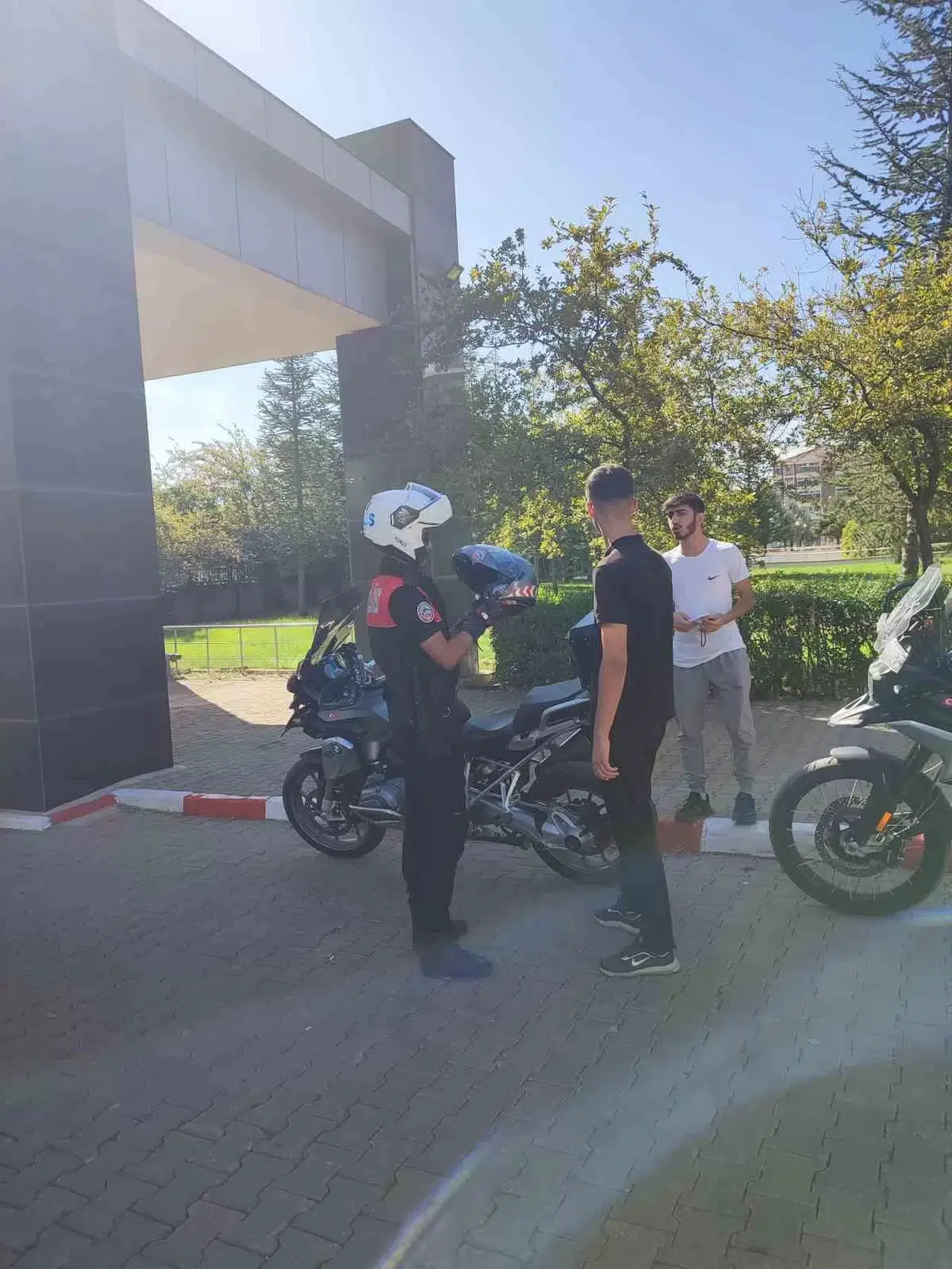 Bingöl’de İmtihan Yerini Karıştıran Yahut Geç Kalan Öğrencileri, Polisler İmtihana Yetiştirdi
