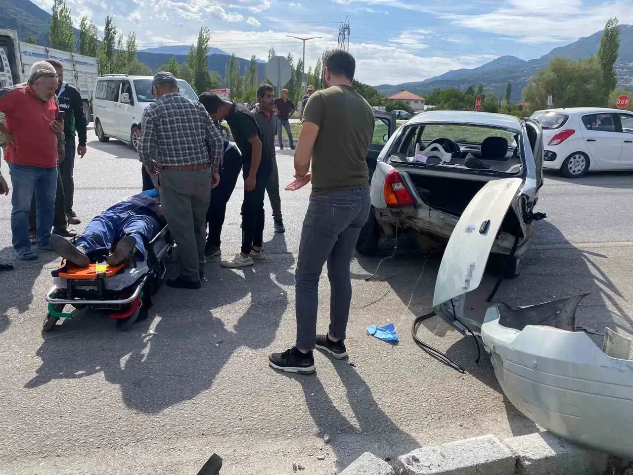 Burdur-Antalya Karayolunda İki Araba Çarpıştı: 4 Yaralı