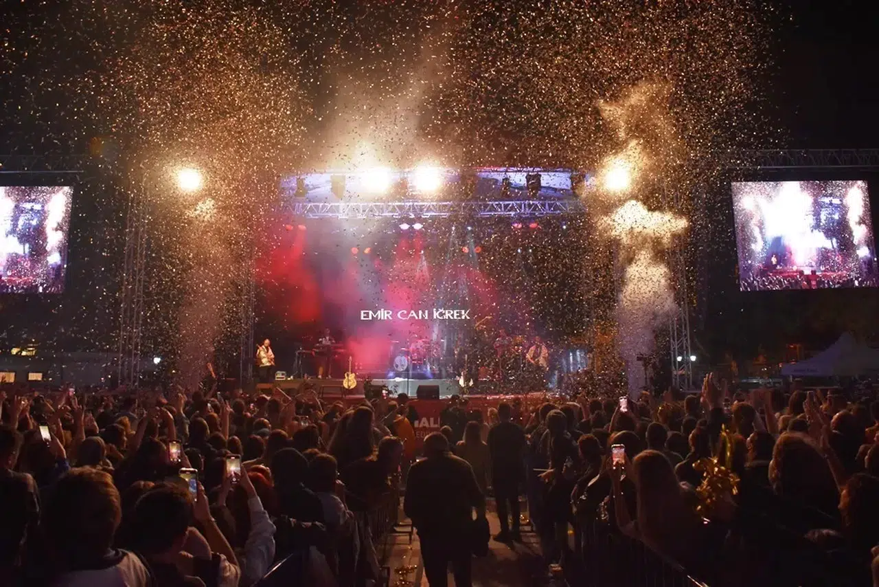 Buyruk Can İğrek Tekirdağlı Hayranlarıyla Ertelenen Konserde Buluştu