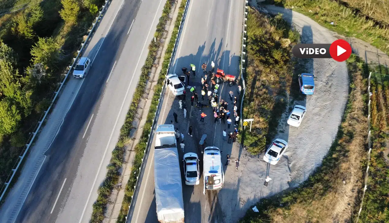 Traktör ile Otomobil Çarpıştı: Dört Yaralı