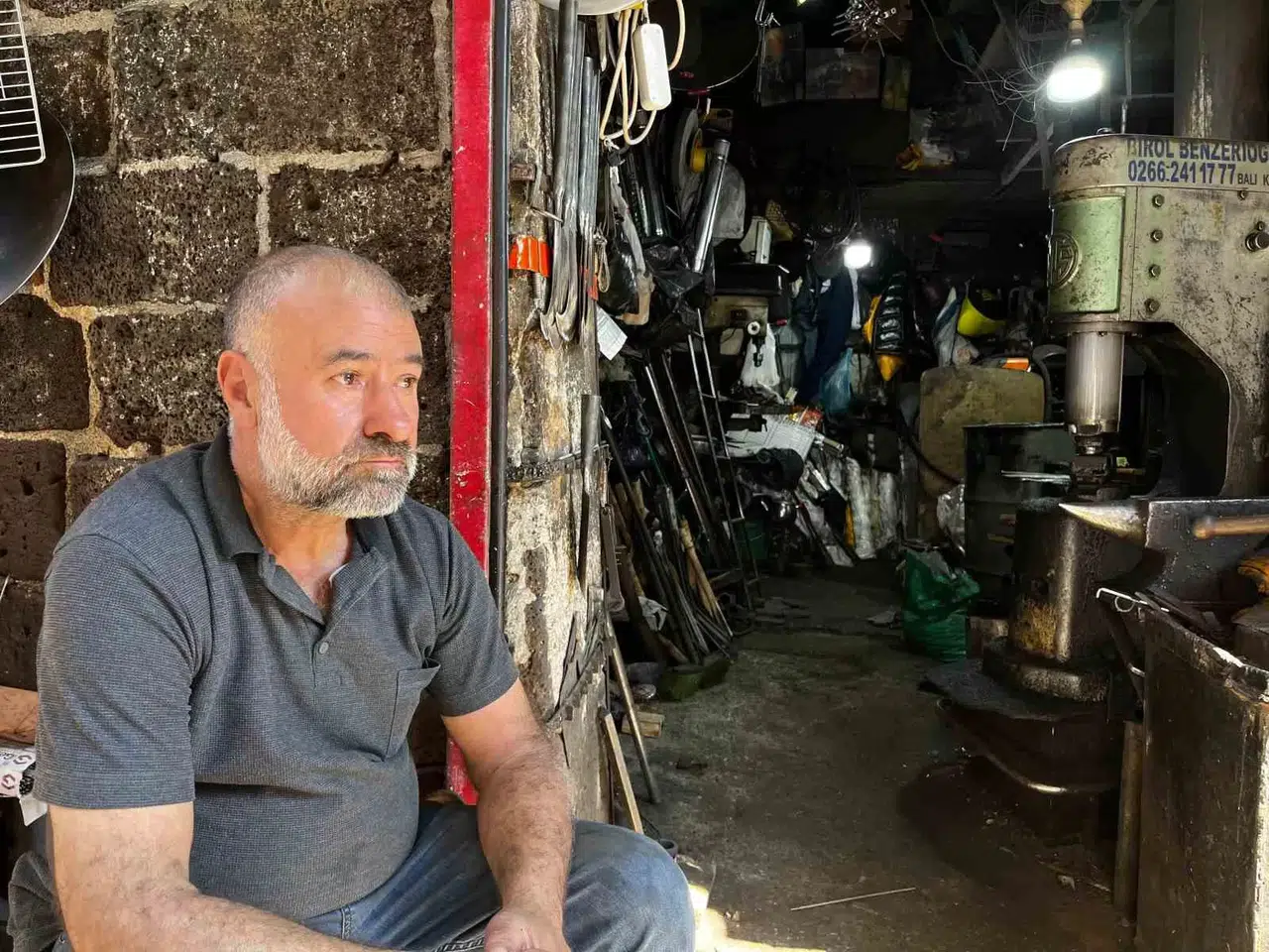 Demircilikte Yarım Asrı Geride Bırakan Ağabey Kardeş, Şimdilerde Yetiştirecek Çırak Bulamıyor