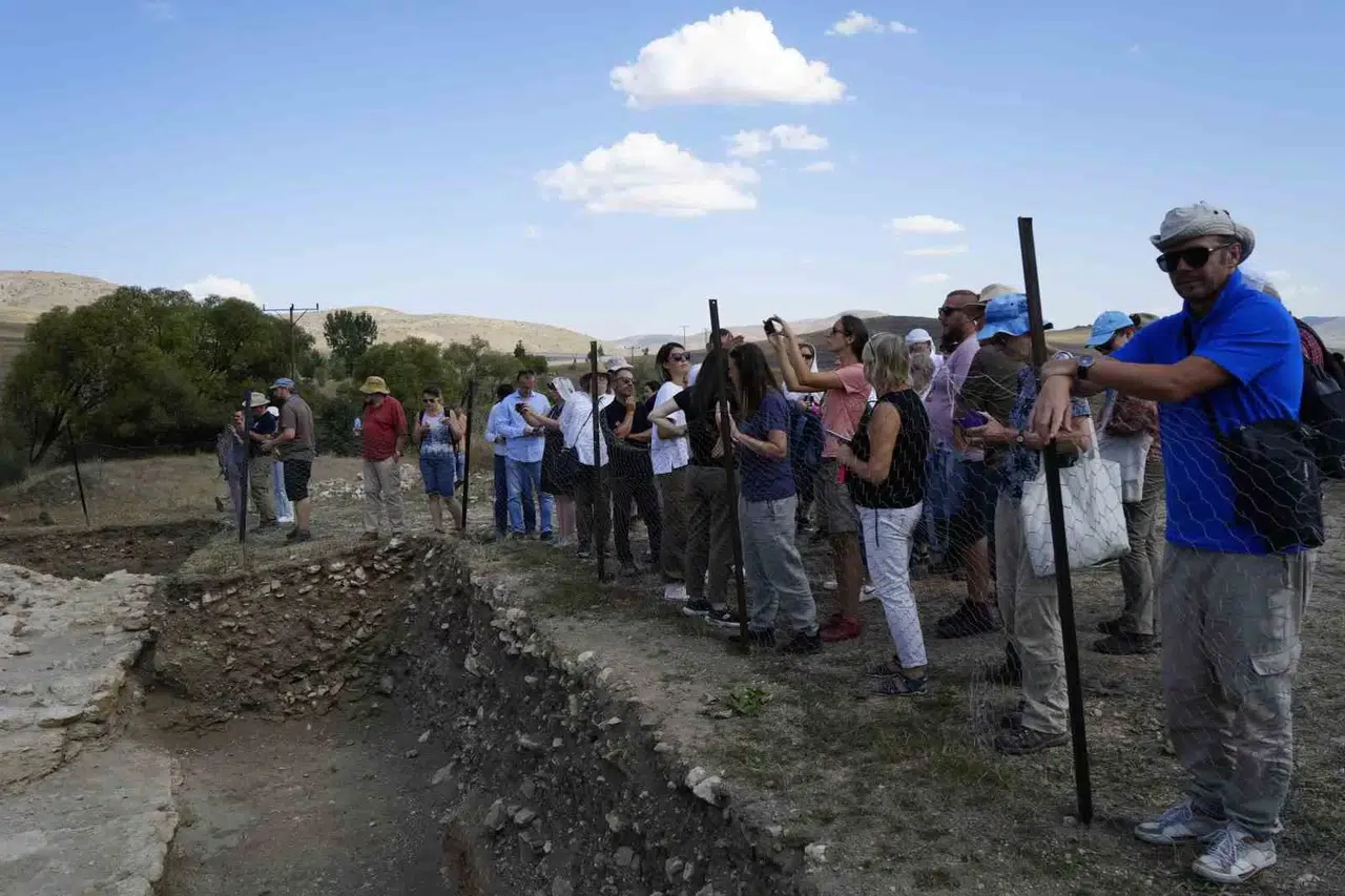 Dünyaca Ünlü Arkeologlar Satala Antik Kenti’ndeki Hafriyatları Yerinde İnceledi