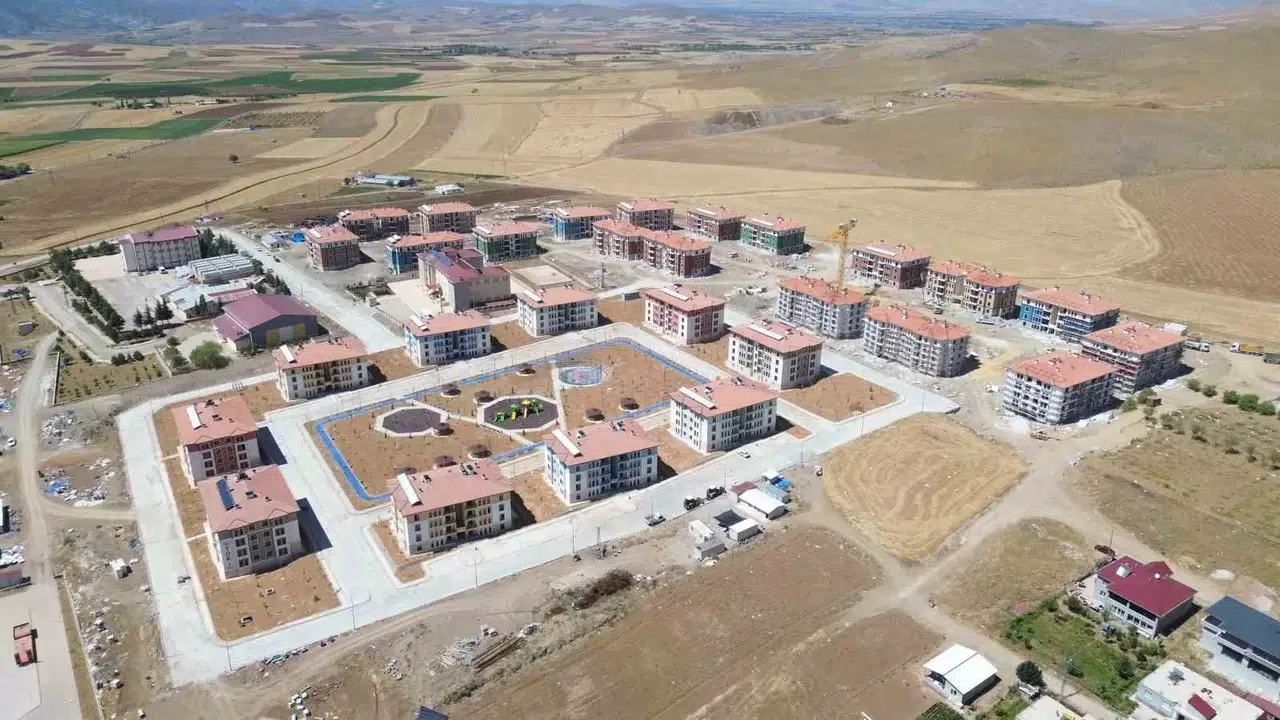 Ekinözü’nde Sarsıntı Konutları Tamamlandı