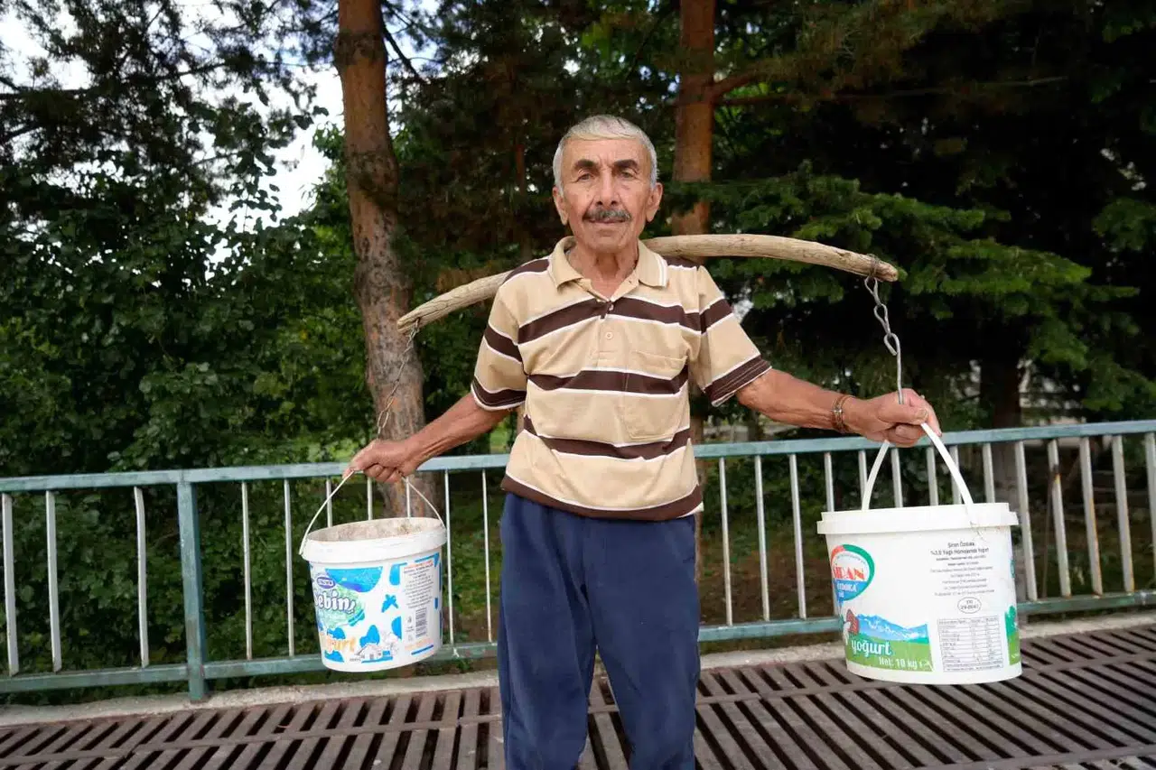Emekli Öğretmen Diktiği 4 Bin Fidanla Köyünü Yeşillendirdi